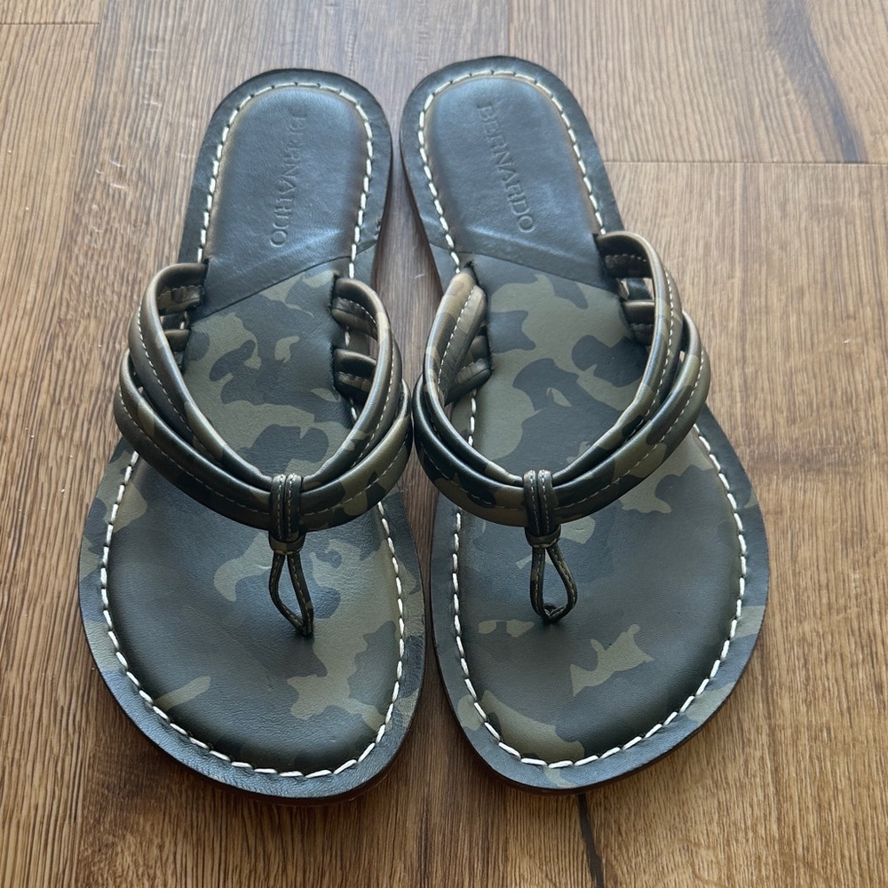 Bernardo Miami Camo Thong Sandals